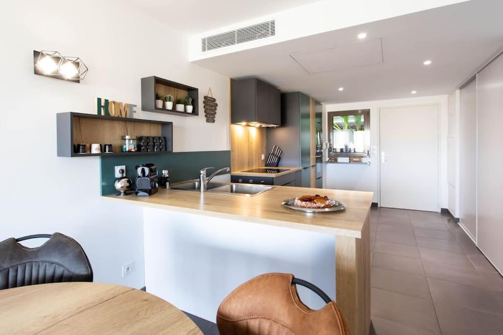 A7- 2 Bdr Sea & Mountain View - Ac, Parking, Pool & Terrace Apartment อองทีบส์ ภายนอก รูปภาพ