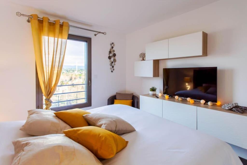 A7- 2 Bdr Sea & Mountain View - Ac, Parking, Pool & Terrace Apartment อองทีบส์ ภายนอก รูปภาพ