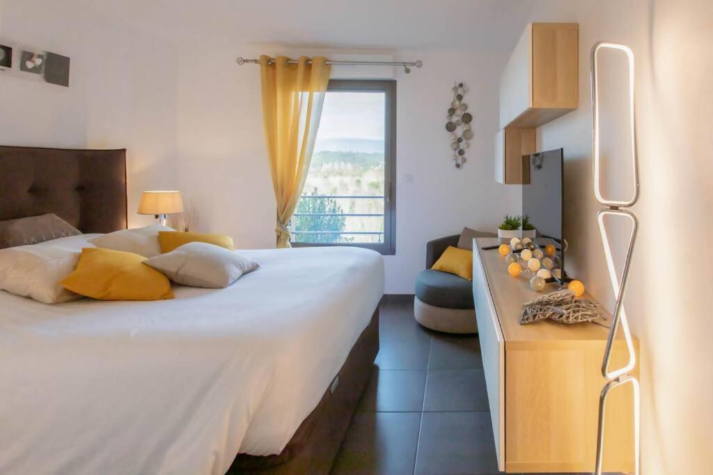 A7- 2 Bdr Sea & Mountain View - Ac, Parking, Pool & Terrace Apartment อองทีบส์ ภายนอก รูปภาพ