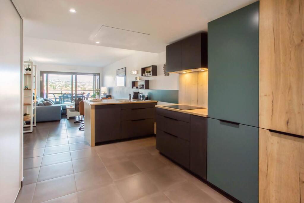 A7- 2 Bdr Sea & Mountain View - Ac, Parking, Pool & Terrace Apartment อองทีบส์ ภายนอก รูปภาพ