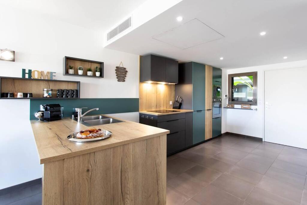A7- 2 Bdr Sea & Mountain View - Ac, Parking, Pool & Terrace Apartment อองทีบส์ ภายนอก รูปภาพ