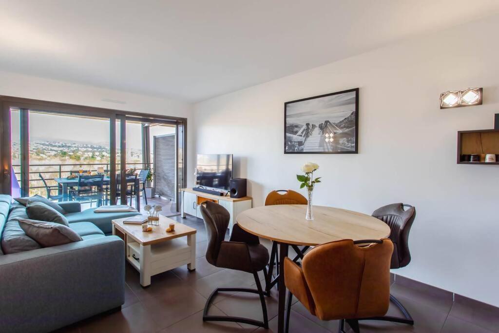 A7- 2 Bdr Sea & Mountain View - Ac, Parking, Pool & Terrace Apartment อองทีบส์ ภายนอก รูปภาพ