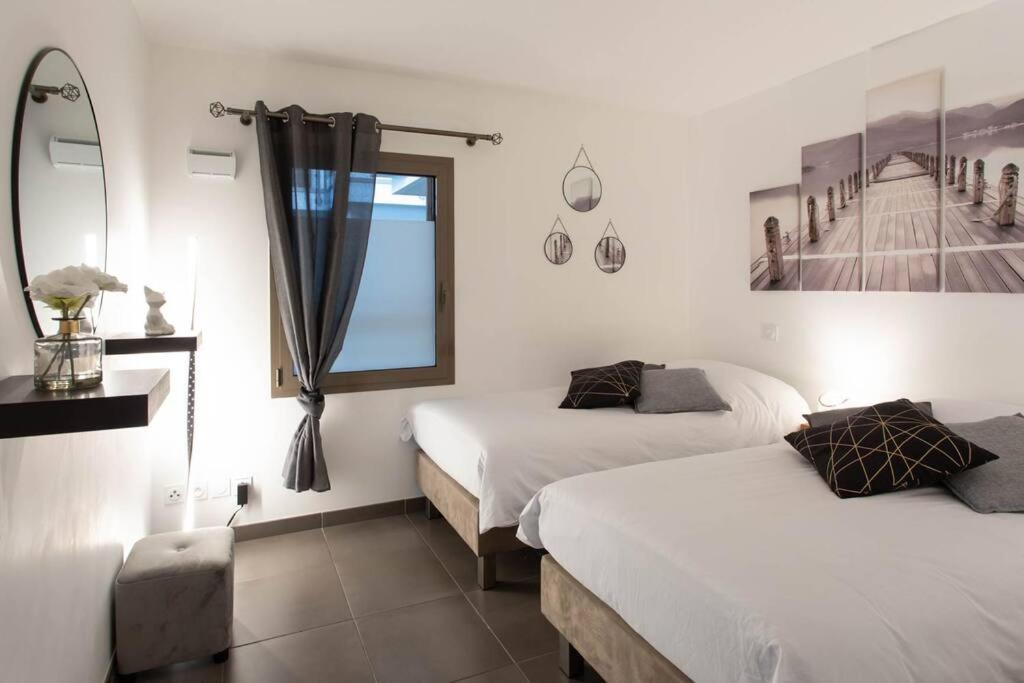 A7- 2 Bdr Sea & Mountain View - Ac, Parking, Pool & Terrace Apartment อองทีบส์ ภายนอก รูปภาพ